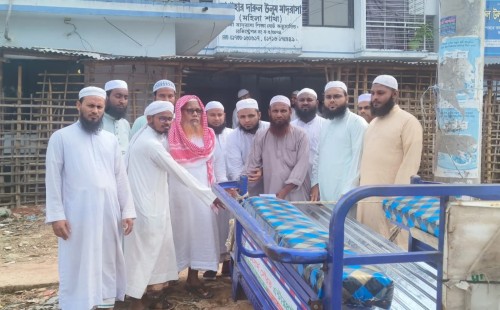 সাপাহার উপজেলা ইত্তেহাদুল ওলামা পরিষদের উদ্যোগে অগ্নিকাণ্ডে ক্ষতিগ্রস্ত পরিবারকে সহায়তা