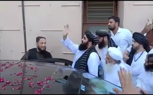 আফগানিস্তানের পররাষ্ট্রমন্ত্রী আমির খান মুত্তাকীর সাথে ভারতের দারুল উলুম দেওবন্দ প্রধান আশরাফ মাদানীর সাক্ষাৎ