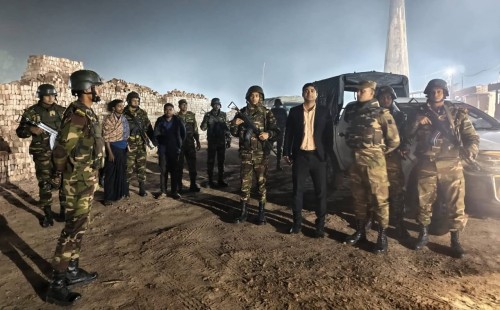 সাতকানিয়ায় কৃষিজমি রক্ষায় গভীর রাতে যৌথ অভিযান, ফেলে যাওয়া এসকেবেটর অকেজো