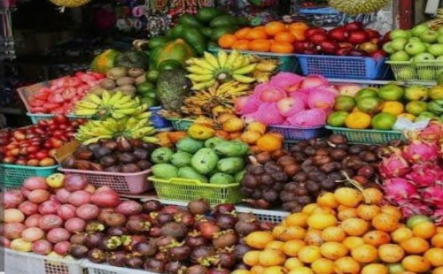 ফলের ন্যায্য দাম না পাওয়ায় বিপাকে নাটোরের ফল চাষিরা