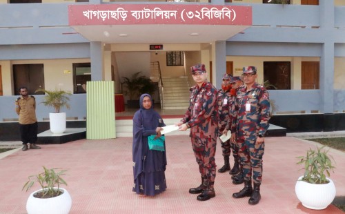 খাগড়াছড়িতে ৩২ বিজিবির মানবিক সহায়তা