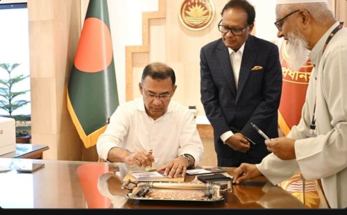 তেজগাঁও কার্যালয়ে অফিস করলেন প্রধানমন্ত্রী