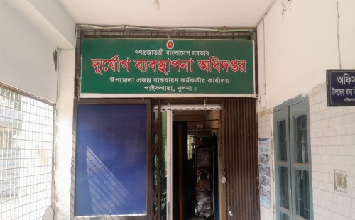 সরকারি ইট ইউপি সদস্যের বাড়ি, নেপথ্যে পিআইও কর্মকর্তা