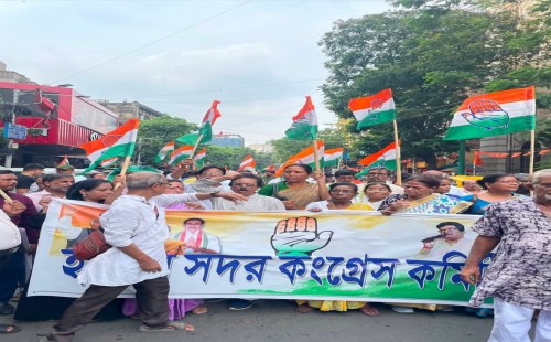 হকার উচ্ছেদ ও কেন্দ্রীয় শিক্ষা মন্ত্রী ধর্মেন্দ্র প্রধানের পদত্যাগের দাবিতে রাজপথে জাতীয় কংগ্রেস