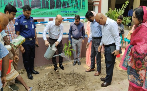 চাঁপাইনবাবগঞ্জে ৫ বছরে ২৫ কোটি বৃক্ষরোপণ কর্মসূচির শুভ উদ্বোধন করেন ডিসি আবু ছালেহ মোঃ মুসা